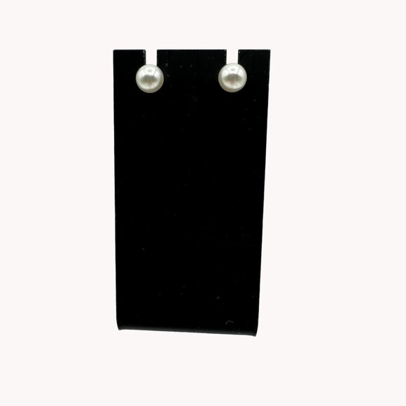 Womens Small Post Earrings Jewelry Faux White Pearl Bead Costume Fashion - Picture 3 of 5